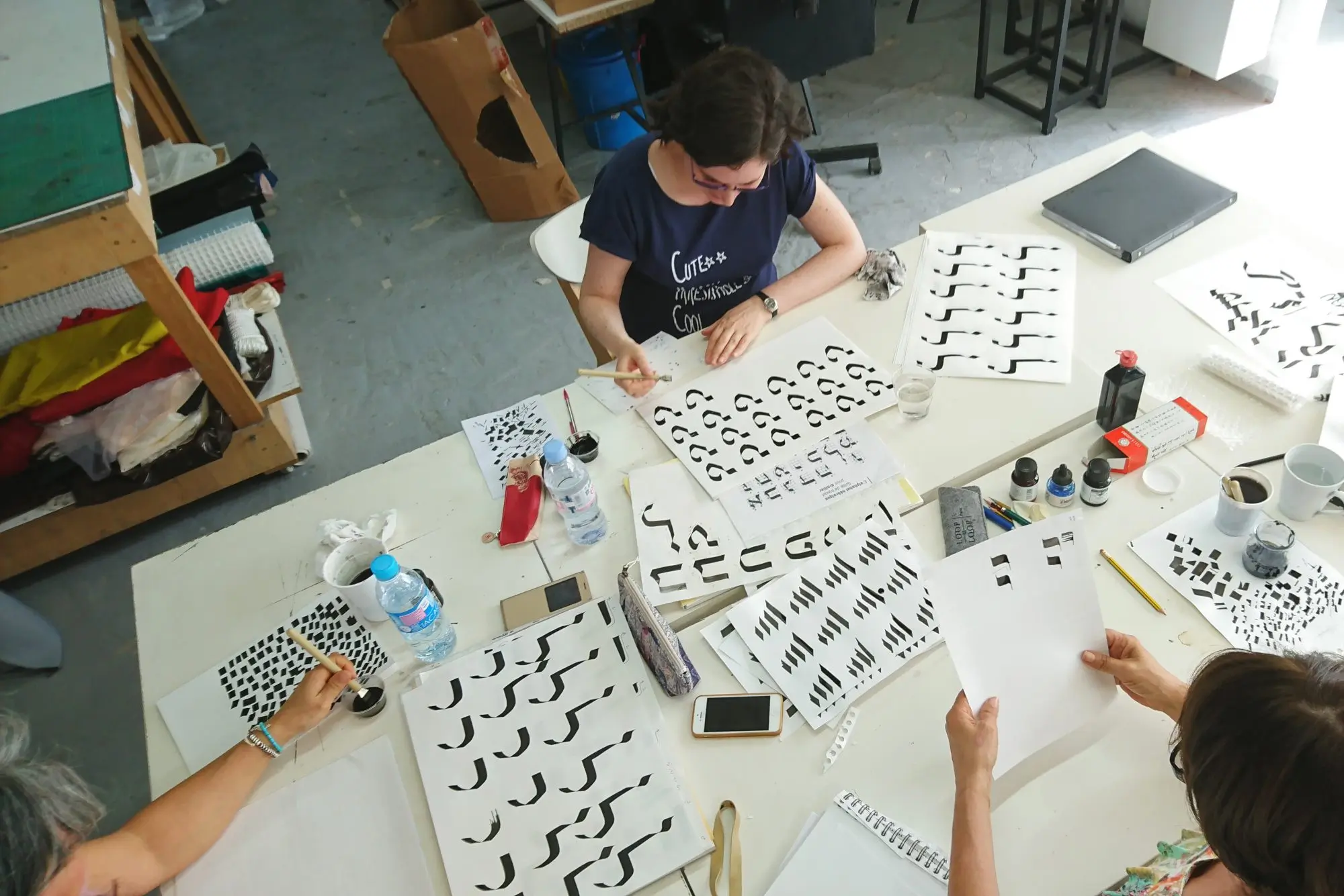 L'atelier de calligraphie hébraïque à Paris