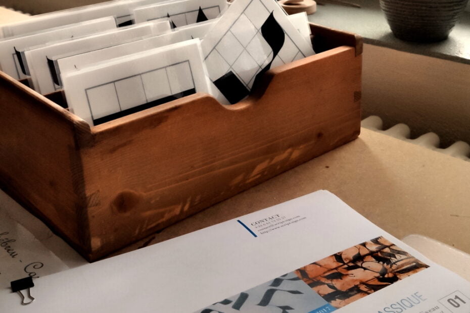 Cours de calligraphie hébraïque avec son support de cours des fiches individuelles de lettre